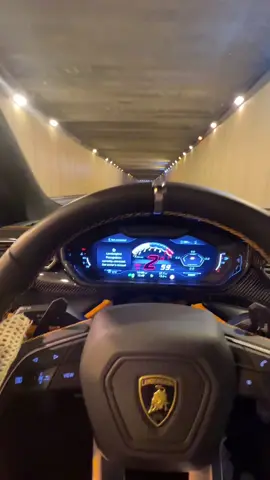 Lamborghini URUS V8-Rumble🔥 #lamborghini #lamborghiniurus #urus #lambo #tunnelsound #v8sound #italia #akrapovic #automanntv