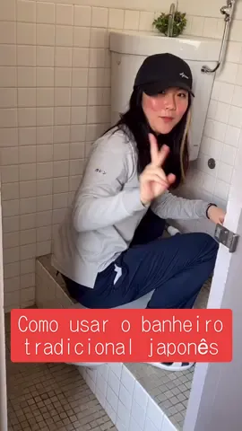 Um pequeno tutorial de como usar o banheiro tradicional japonês 😆🚾 #tutorial #japao