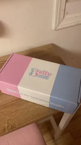 PR unboxing from Belly Bottle! 💕 #pregnancy #bellybottlewaterintaketracker #bellybottle