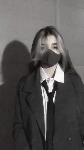 опять дрыгается