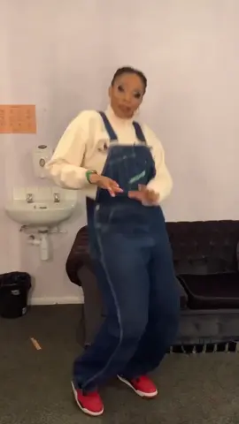 Let’s kick off this final week at #sixthemusical having some fun with the #nationalanthemchallenge DC: Zoey Zanai