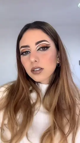 Vainilla Latte 🤎 #makeuptips #makeupartist #makeuptutorial #makeuptransformation #makeupeyeliner