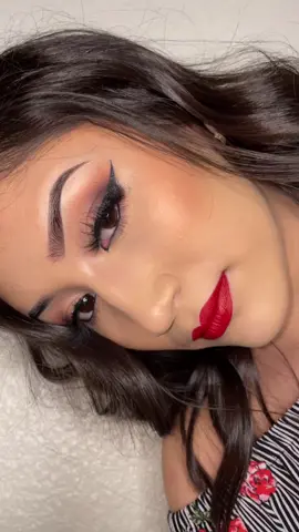 ❤️ #makeup #smokeyeyeshadow #redlips #sombradeojos #smallmua #tutorial #maquillista #sinfiltro #nofilter #wingliner #trending #viral #BeautyTok #lash