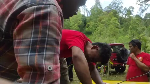tetap bekerja walaupun tanggal merah, ingat kita bukan orang yang punya segalanya🙂#teameksekutor#fypシ #mekaniktiktok#katanajimnyoffroad#satset