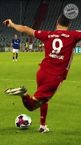 👀 We could watch this on loop all day! 🔥 @_rl9 #MiaSanMia #Bundesliga #FCBayern #Lewandowski