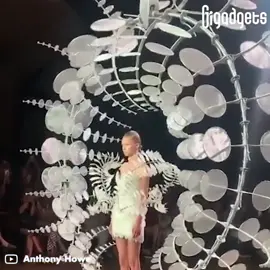 These futuristic kinetic sculptures will blow your mind. #gigadgets #sculpture #fashionshow #interactiveart #fashionweek