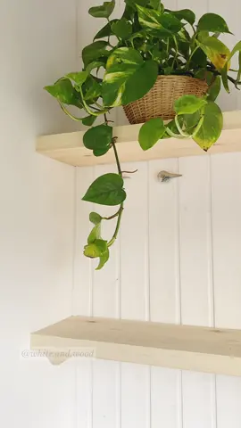 Cómo hacer una pared de friso ✨ #diydecor #friso #woodwall #paredesdecoradas #roommakeover #roomtransformation #beforeandafter #bricowoman #ideasdeco