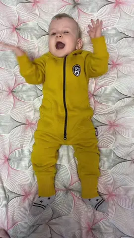 На прогулку 🤩 #переодевашки#детскаяодежда#одеждадлямалышей#MomsofTikTok