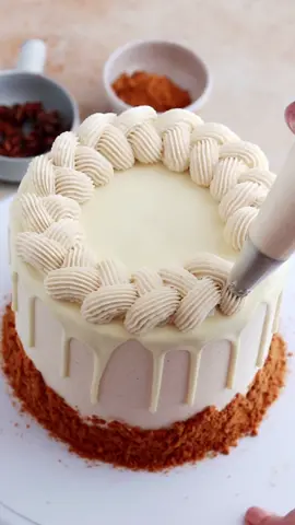 Braiding with buttercream ✨ #chaicake #chaitea #buttercream #frosting #pipingbuttercream #braid #cakedecorating #cakesoftiktok #cakemaker #spicecake