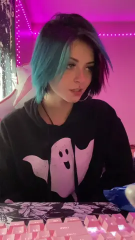 little bit of Jinx for those of you who wish for me to cosplay her so bad. might happen. might not. we will see