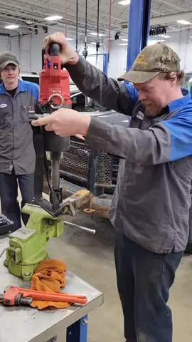 He's obviously compensating for something. #FOF @justinstage327 #fyp #xyzbca #foryou #mechanic #milwaukee #big #tools