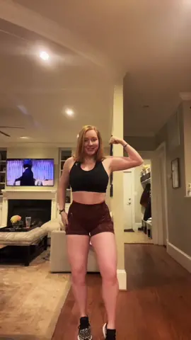 gym timeeee ✌🏼 #girlswholift #womenwholift #gymsharkwomen #gymshark #gymtransition #outfittransition