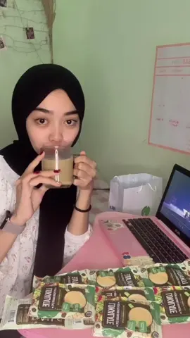Mata Lelah kebanyakan nonton film, dilemesin sambil ngopi #lokalate #kopilokal @mushildaaa