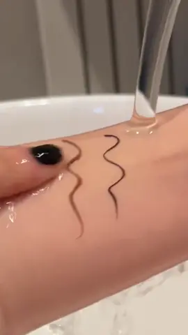 Super waterproof eyeliner #pinkflash#pinkflashbeauty#TiktokBeautyUnboxing#Eyeliner#BeautyTuesday#CantikBersamaTikTokShop#2022glowup