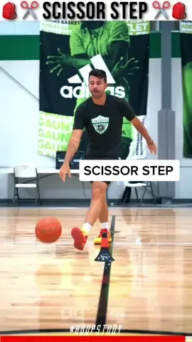 WORK ON THIS SCISSOR STEP!!! #hoopstudy #training #basketball🏀 #trainer #fyp