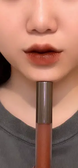 Cây son chiss tiss này 😂 #tieutieuofficial #review #sonmoi #swatchson