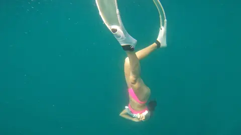 ดำดิ่งแล้วทิ้งตัวลงนอน เบื้องหลังกว่าจะได้ภาพใต้น้ำสวยๆ#ดำน้ำ #freediving #ทะเลใต้
