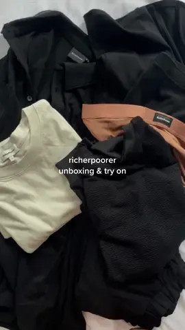 can’t wait to style these 🖤 @richerpoorer  #richerpoorer #unboxingvideo #clothinghaul #microinfluencer #loungeweartryon