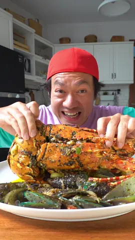 #𝐁𝐢𝐤𝐢𝐧𝐧𝐠𝐢𝐥𝐞𝐫 #𝐄𝐩𝐢𝐬𝐨𝐝𝐞17 Lobster segede Paha, ternyata ngga mengenyangkan ya.. cuma leher aja rada pegel yaa… !! Ati2 kolestrol #fyp #fypdong #kuliner #kulinertiktok #kulinernusantara #kulinerindonesia #makanmakan