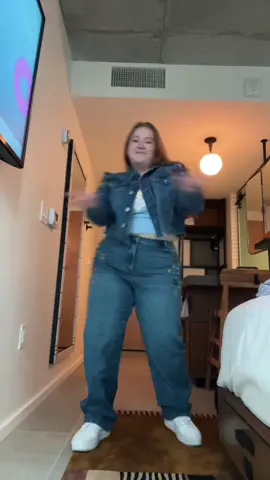 this dance and song lives in my head 24/7 dc @CRISTALE @Brandzzjb #fyp