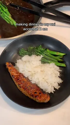 lowk overcooked the salmon cus i was filming but pls appreciate the cooking sounds🥰 #asmr #cooking #unimeals #internationalstudent