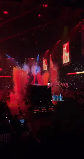 #badbunnyconcert #chicagoallstatearena #elultimotourdelmundo #TheAdamProject #badbunny🐰 #trending @badbunny