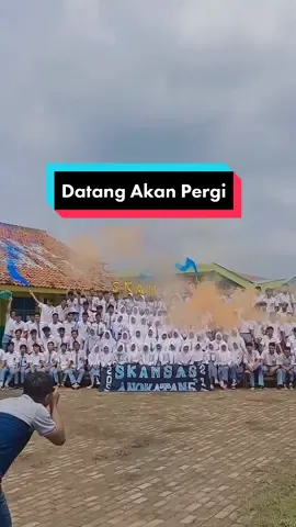 Datang akan pergi 😔#photography #photographer #photographer #photoshoot #ShowYourFreestyle #KenanganHanyaUntukmu #sekolah