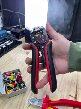La nouvelle pince a sertir de @wihaofficial 👌#electrician #electriciantool #electriciansoftiktok #wiha #tools #tool #outil #outillage #pourtoi #foryou #teste
