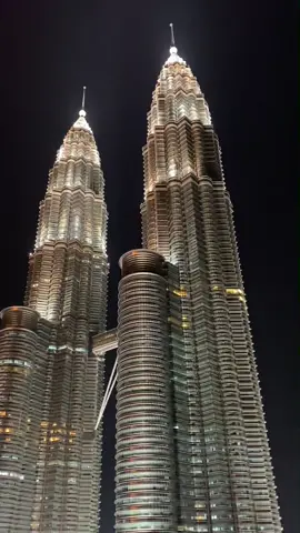 W Hotel in KLCC with one of the best views of the Petronas Towers! Definitely a must visit place! #whotel #bar #clubbing #malaysia #kualalumpur #klcc #menara #petronas #highsociety