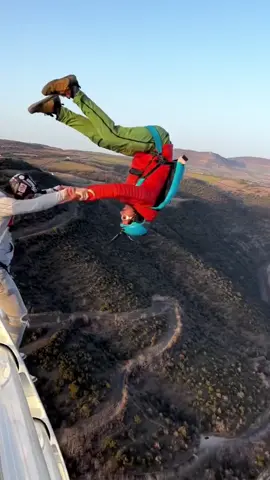 Catapult time 🪂 (🎥 @Kevin Marret ) #EXTREME #UNREEL #Foryou #Fyp #Basejump #Basejumping #Senditsunday #Viral
