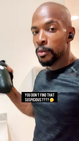 You don’t find that suspicious 😒 #Fitness #healthyfood #supergreens #fyp #funny