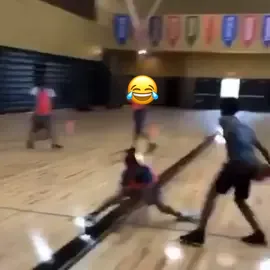 When you max out your dribbling attributes 🤣🔥 (via @lildawg.reez) #anklebreaker #crossover #shamgod