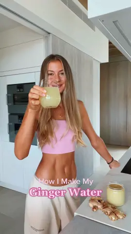 How I Make My Ginger Water 💦 It is so refreshing, energising and healthy - plus you only need 2 ingredients💥🤸🏼‍♀️ #foryou #gingerwater #WomenOfTikTok #vegantiktok