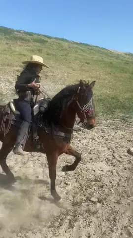 #mujeresquemontan #montar #SmoothLikeNitroPepsi #girlsthatride #cowgirl #TheAdamProject