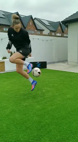 @Noelle Francisco teaching us how to rainbow flick in the new Adidas Predators 🌈 #fyp#NoelleFrancisco#AdidasPredators#Adidas#RainbowFlick#Football#Soccer