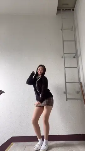 잔망 보구싶다매... 진짜 보기 힘든 전신 잔망 ㅎㅎ #fyp #잔망 #04 #교복