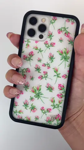 A spring fav 💐Pink Posie Rosie is back in stock!! 🌷🤍 shop quick!! #wildflowercases #sydneycarlson #devonleecarlson #spring #phonecase #trendy #fashionforyou #styling #haul