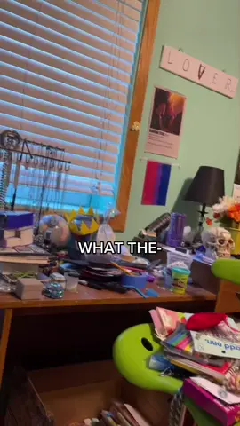 WHY DOES IT LOOK MAD AT ME #fyp #alt #nonbinary #fnaf