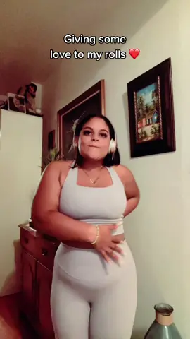 Giving some love to my rolls❤️ #lagorda #bbw #selflove #loveyourolls #thick #bodypositivity #vsg #fupa #loveyourfupa