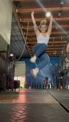 @FITJEANS are amazing!!! 👖I can do an entire workout in them no problem! Super stretchy jeans for any occasion👌🏼 #fyp #AerieREAL #workout #squat #thickfit