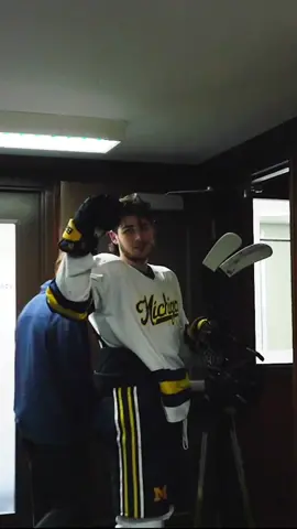 Reply to @mia_torch  Umich hockey’s answers to the question breaking the internet #goblue〽️ #doorsvswheels