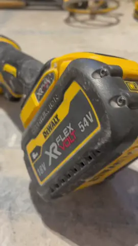 So I made this #coupleatools #dewalt #anglegrinder #flexvolt #dcg414 #water #resivoir #wetcut #diamondblade #drip #tile #tiler