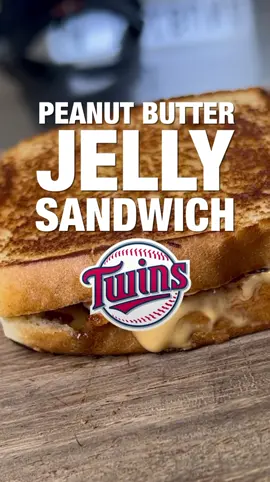 El famoso sándwich de mantequilla de maní y mermelada de los @Minnesota Twins de @MLB #Comida #recetas #tiktokchefs