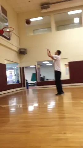 How’s your #MarchMadness bracket looking? #VenmoSpringBreak #macysownyourstyle #fyp #basketball #bball #ballislife #fails #failarmy