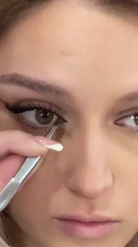 Try it and thank me later 😘#eyeslipsface #innercornereyeliner #fy #foryou #makeup #trend