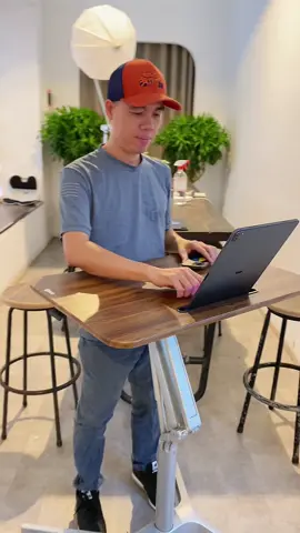 Mỗi ngày anh Hiệp chọn một món “đồ chơi” 🌿Hôm nay là chiếc bàn làm việc thông minh di động đa năng này anh em ạ! @#tinhte #review