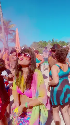 Holi on the beach hits different 🧡💜💚💖 #happyholi #holihai #mexico -#colors #beach