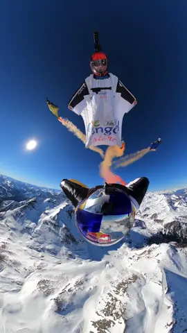 Experience a full flight from the helicopter to some freestyle wingsuit moves over snowy mountains🗻With the Soul Flyers team composed of @fredfugensf, Vincent Cotte, Matt Munting & Bras Noir🚀 #soulflyers #wingsuit #extremesports #valfrejus #freestyle #redbull #givesyouwings #donnedesailes #rogerdubuis #julboathlete