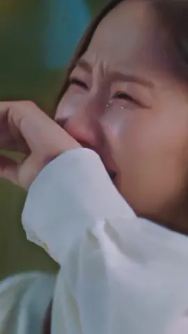 The traumatic experience that is caused by cheating does not end once you broke up, this scene just showed how cheating affects a person's life for a long time. Kudos to PMY's amazing acting✨♥️ #forecastingloveandweather #parkminyoung #yoonpark #songkang