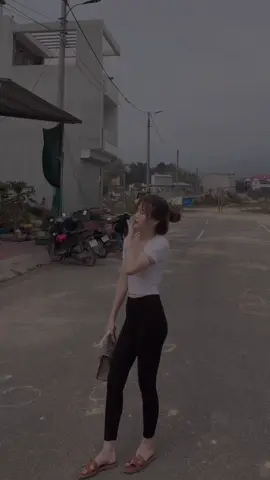 Ngoài kia chỉ là tạm bợ em đây mới là vợ anh🤣